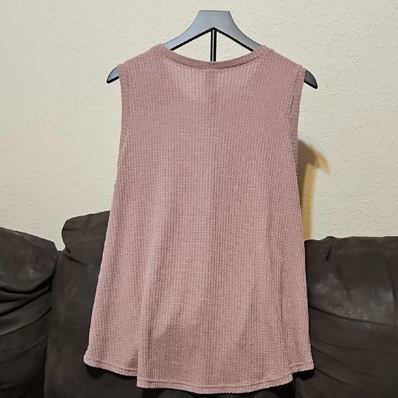 Chic Sleeveless Knit Tank in Dusty Rose - Picture 4 of 6